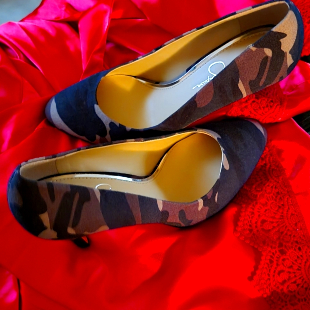 Shoes - Picture 1 of 2